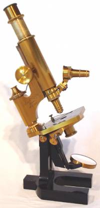 Mikroskop von Carl Zeiss (Quelle: Wikipedia)